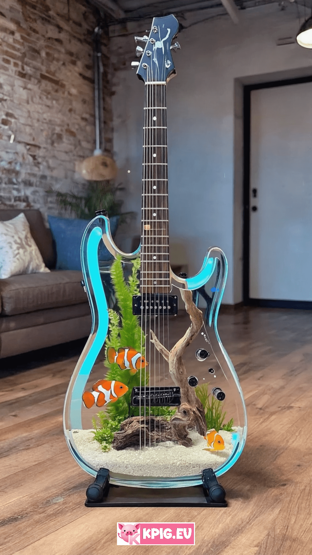 Guitar aquariums (3)